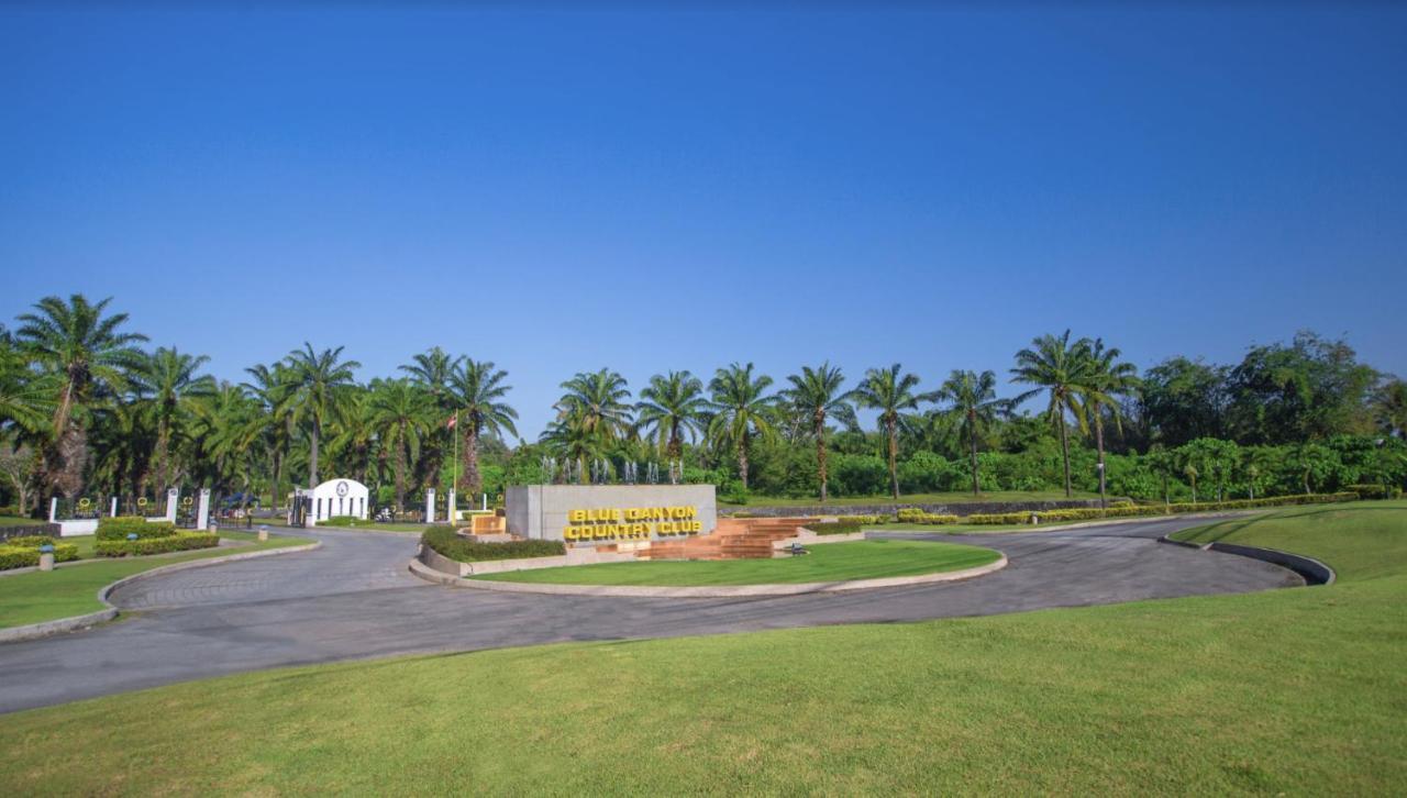 บลูแคนยอนคันทรีคลับ Hotel Mai Khao ภายนอก รูปภาพ